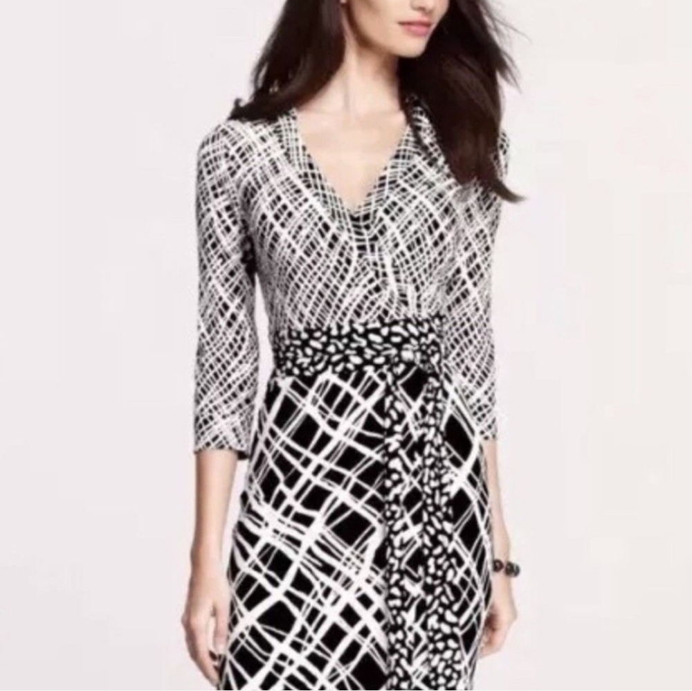 Ann Taylor Black and White Patterned Midi Dress